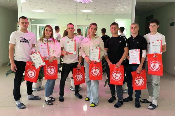 На Тамбовской областной станции переливания крови прошла акция в честь Международного дня молодого донора